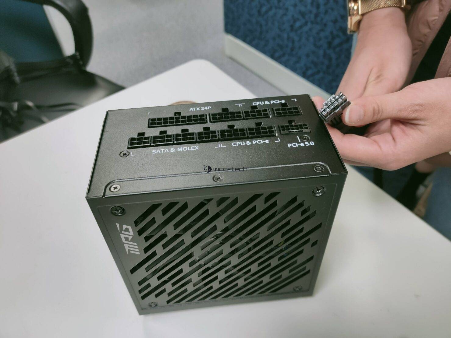 接口|最高供电600W PCIe 5.0显卡/电源接口高清图像曝光