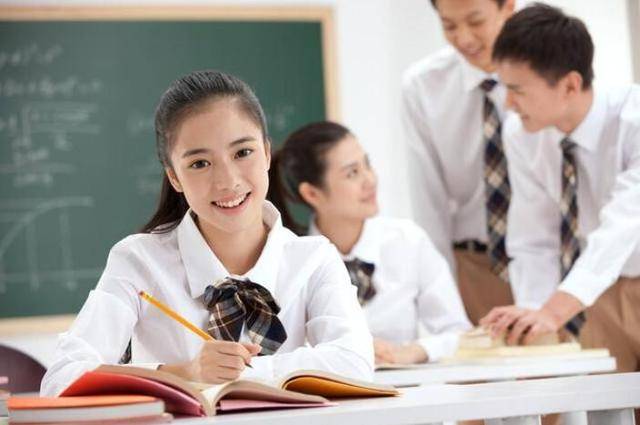 怎么描述夏天来了 c0f4dc06c8864862ad03b03fe106b69e.jpeg