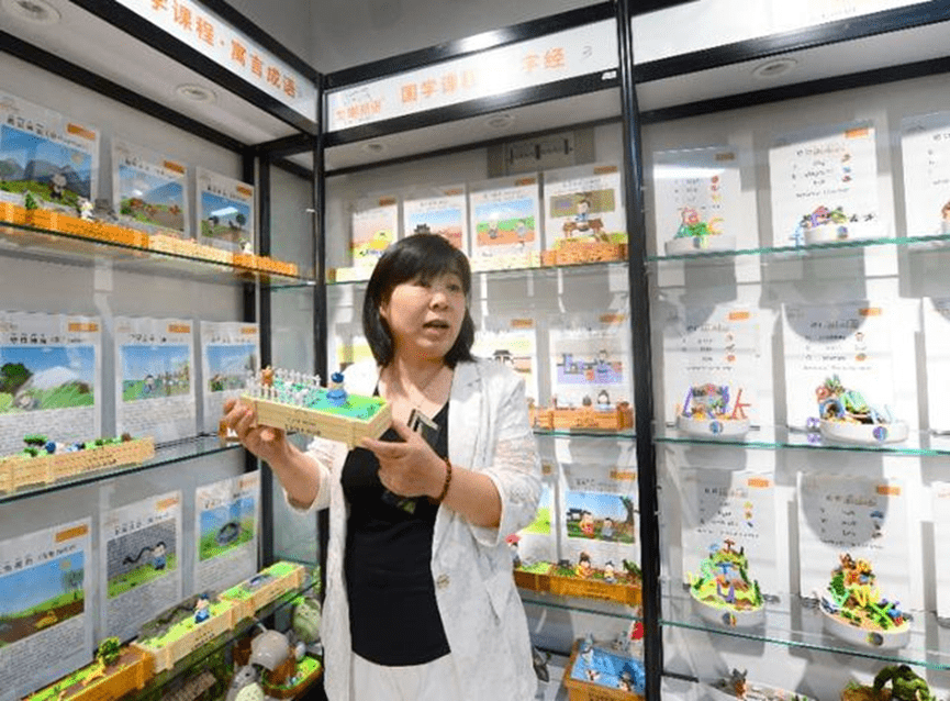 她在济南山师东路开了家书店,26年后成为动漫第一,有近2000家店_刘薇