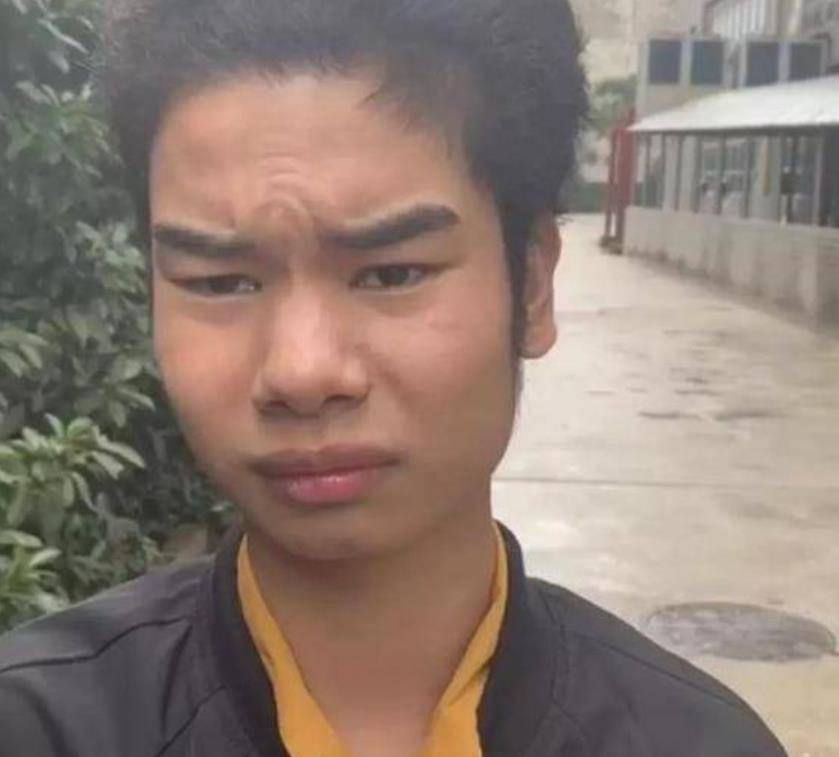 丑闻当即给小吴一棒重击,随即他自称是发着好玩,又变卦说微信被盗莫要