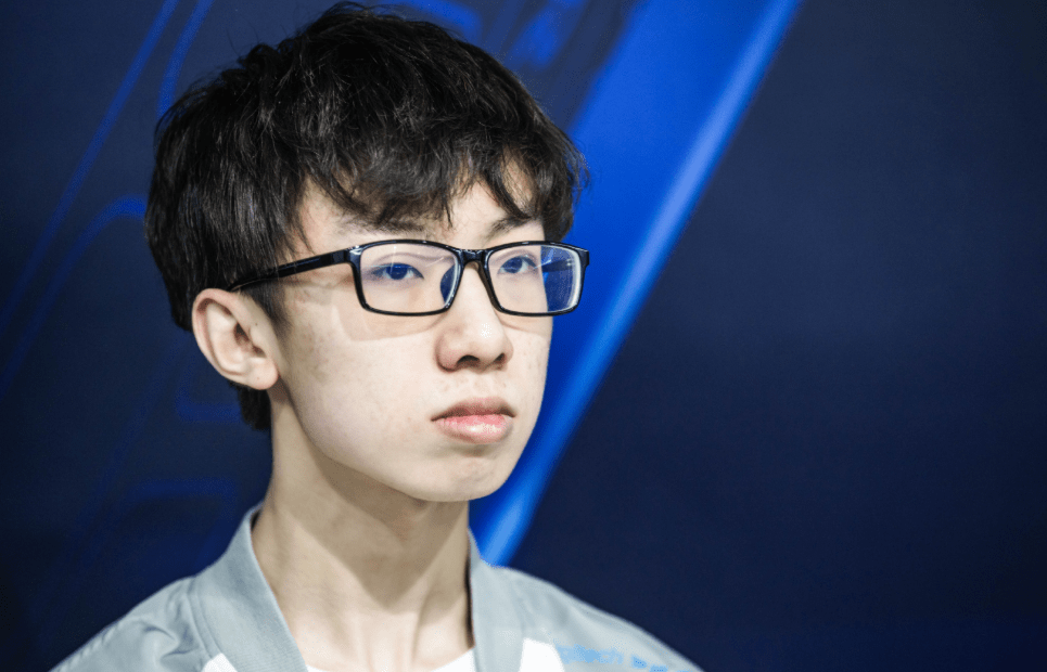 zhuo沦为替补后心态炸裂,发文回应将休息!宝蓝:打击这么大吗?