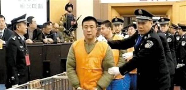 周小雪潜伏5年受雇成雷政富情人并拍下不雅