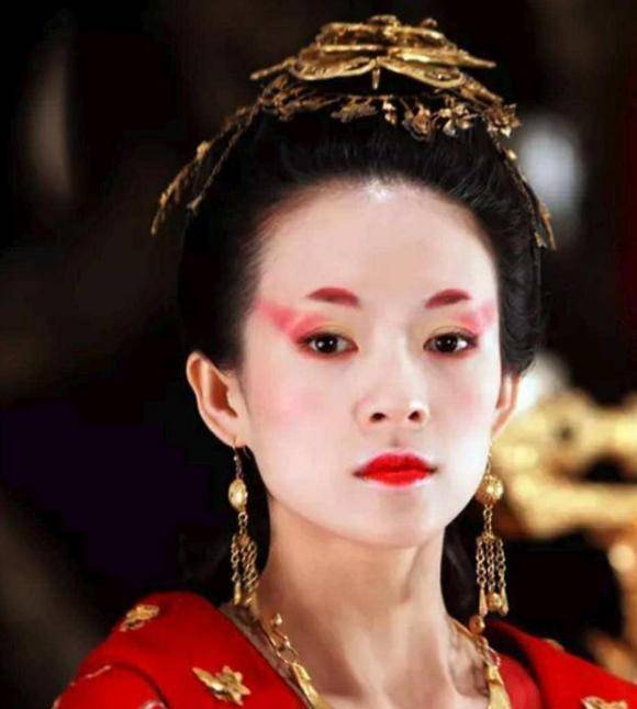 画眉为何纹眉的普通女生居多，而女明星却很少纹眉，看完你就会明白！