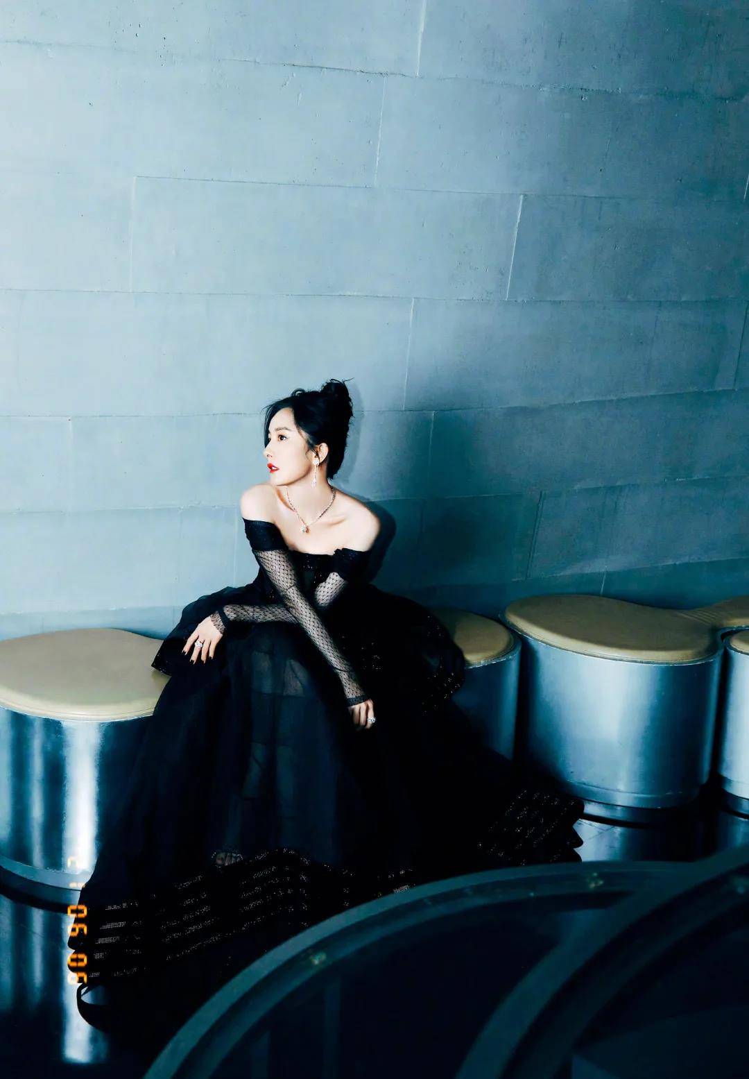 发型好少女！杨幂的新发型也太适合春日踏青了吧