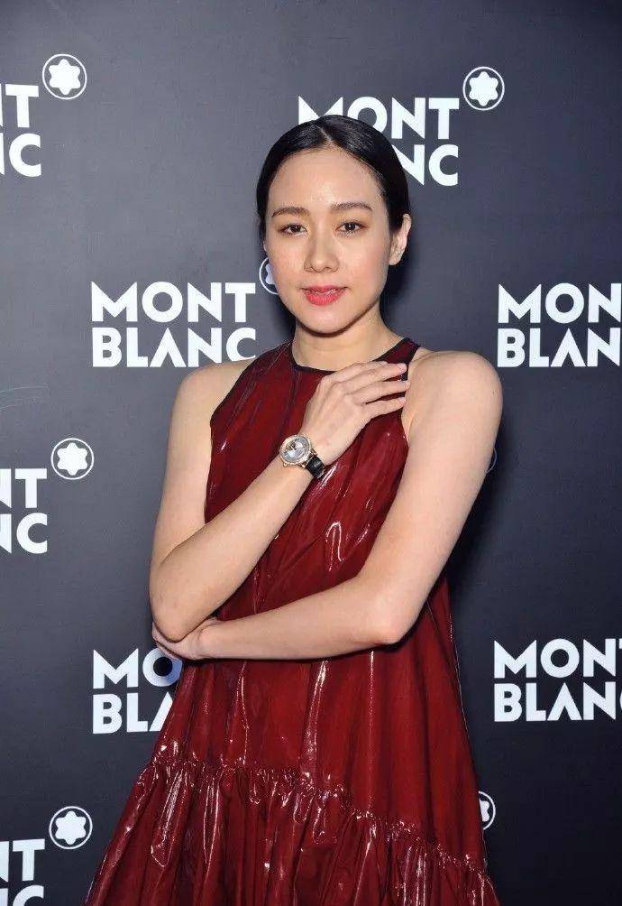 吊带 林嘉欣才41岁,就把自己打扮成老年人?童年的男神刘德华老了!