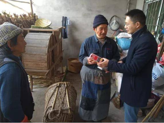 【纪实】月光星光,照亮帮扶路上的诗和远方‖钟黎川_村民_草莓_发展