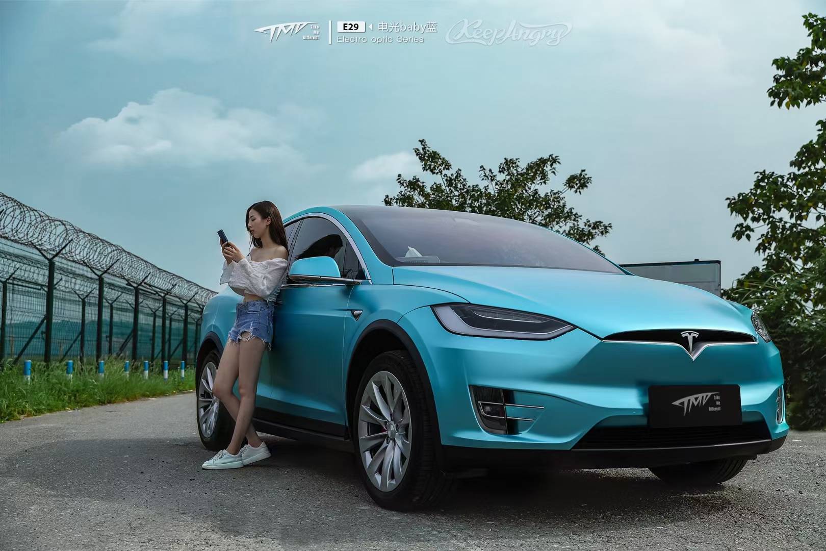 不止是贴膜的take me differenttmd潮牌车膜#电光baby蓝#特斯拉