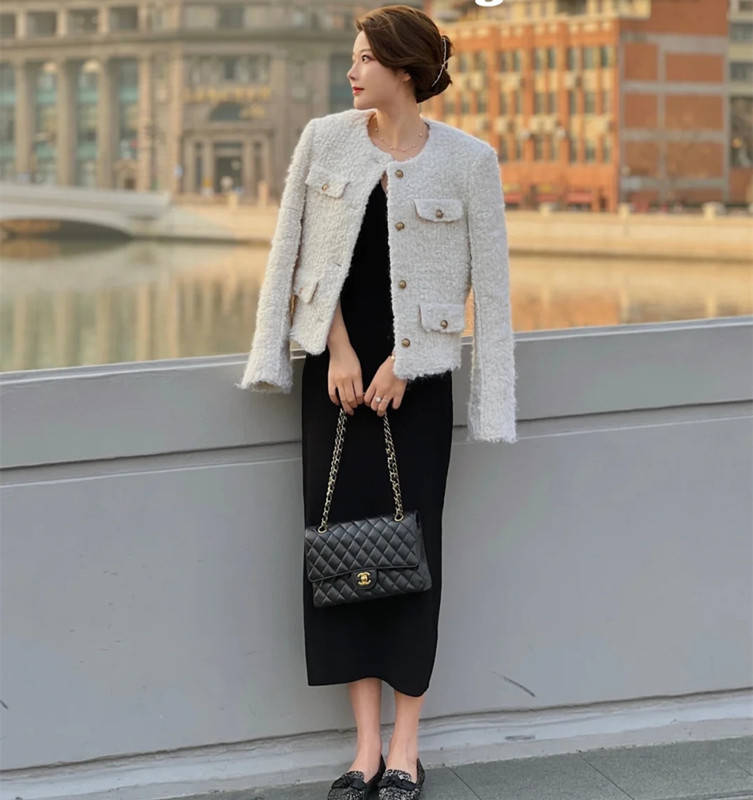 青春 90后妈妈打扮太减龄,5岁儿子跟她出门,看着不像母子更像姐弟