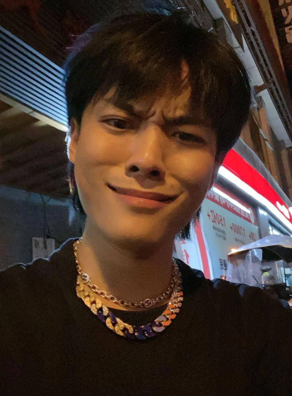 直播间|疯狂小杨哥:全网粉丝达6000万,带货翻车人气却居高不下,凭啥?