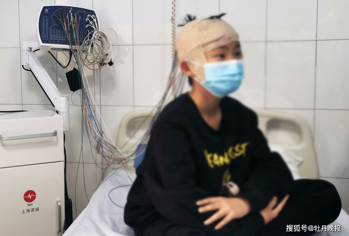 24小时脑电图 来自搜狐网