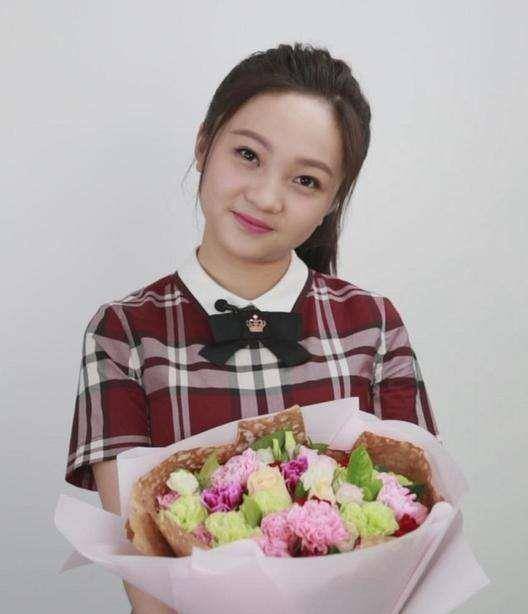 最小"谋女郎"林妙可按照曝光,总算没"长废"!_表演_汇报_照片