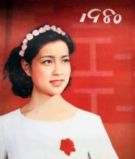 蒋梦婕图片蒋梦婕穿黑色内衣好性感！皮肤白皙锁骨明显胸