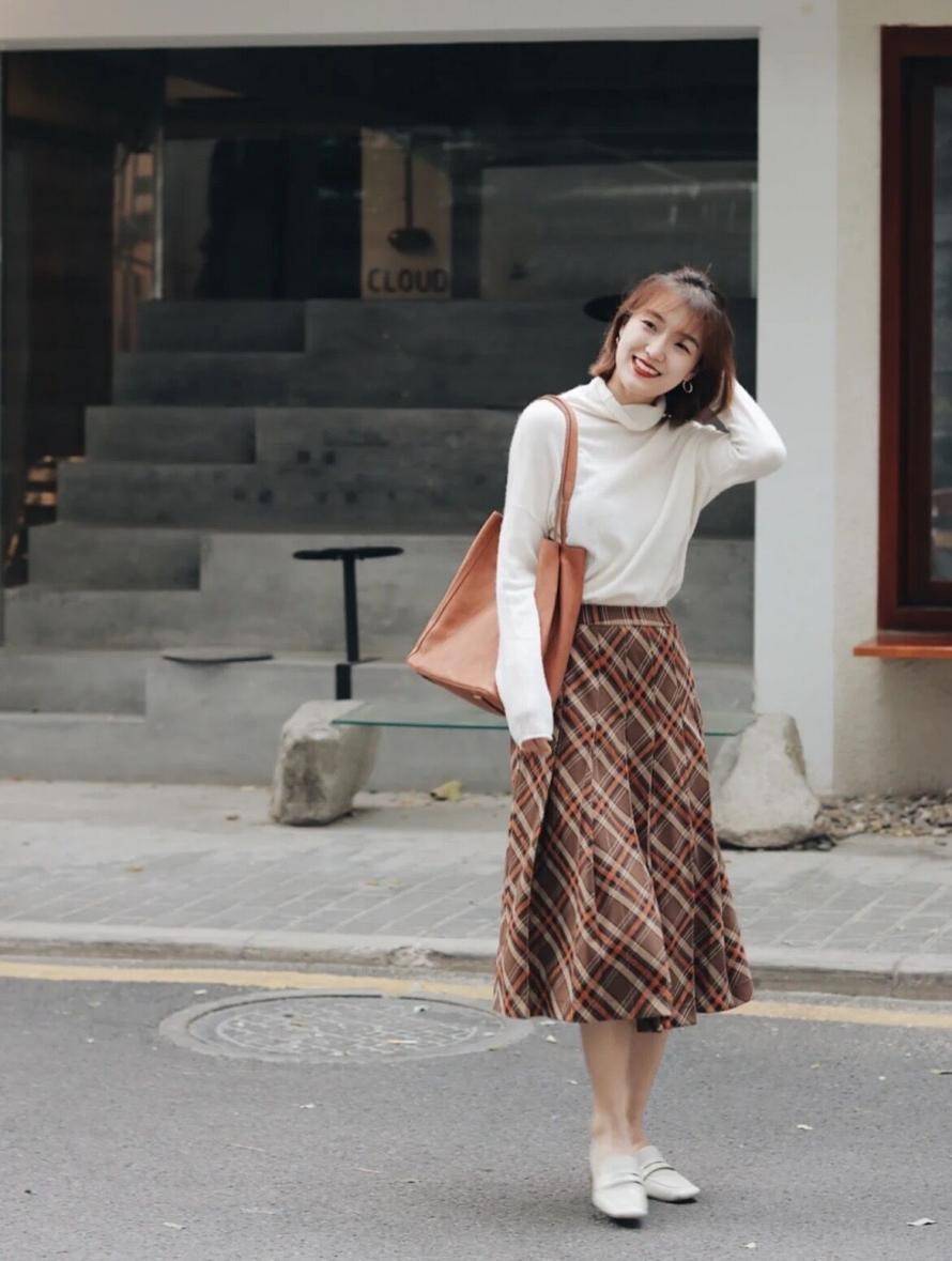 曲线 A字裙VS直筒裙,哪个和毛衣更“合拍”?看完对比就知道怎么选了