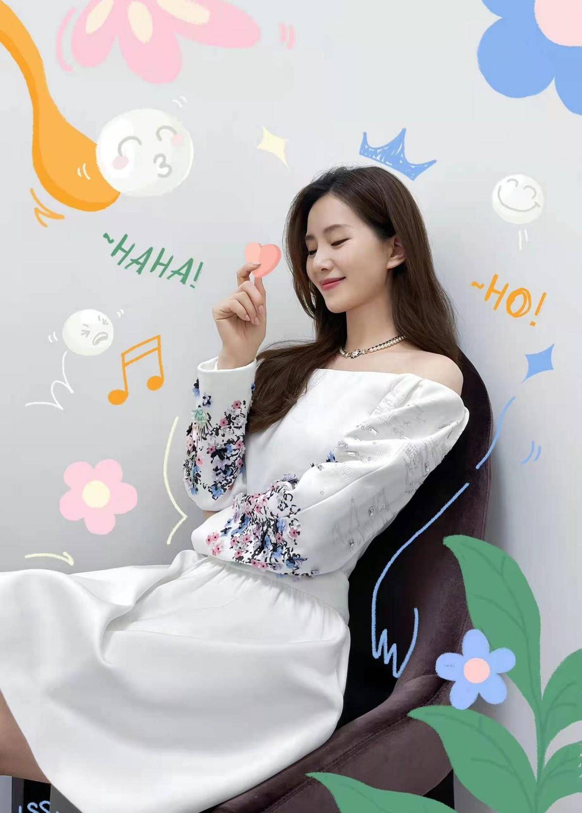 营业 刘诗诗元宵营业照造型封神！穿露肩白裙秀天鹅颈，吴奇隆到宝了