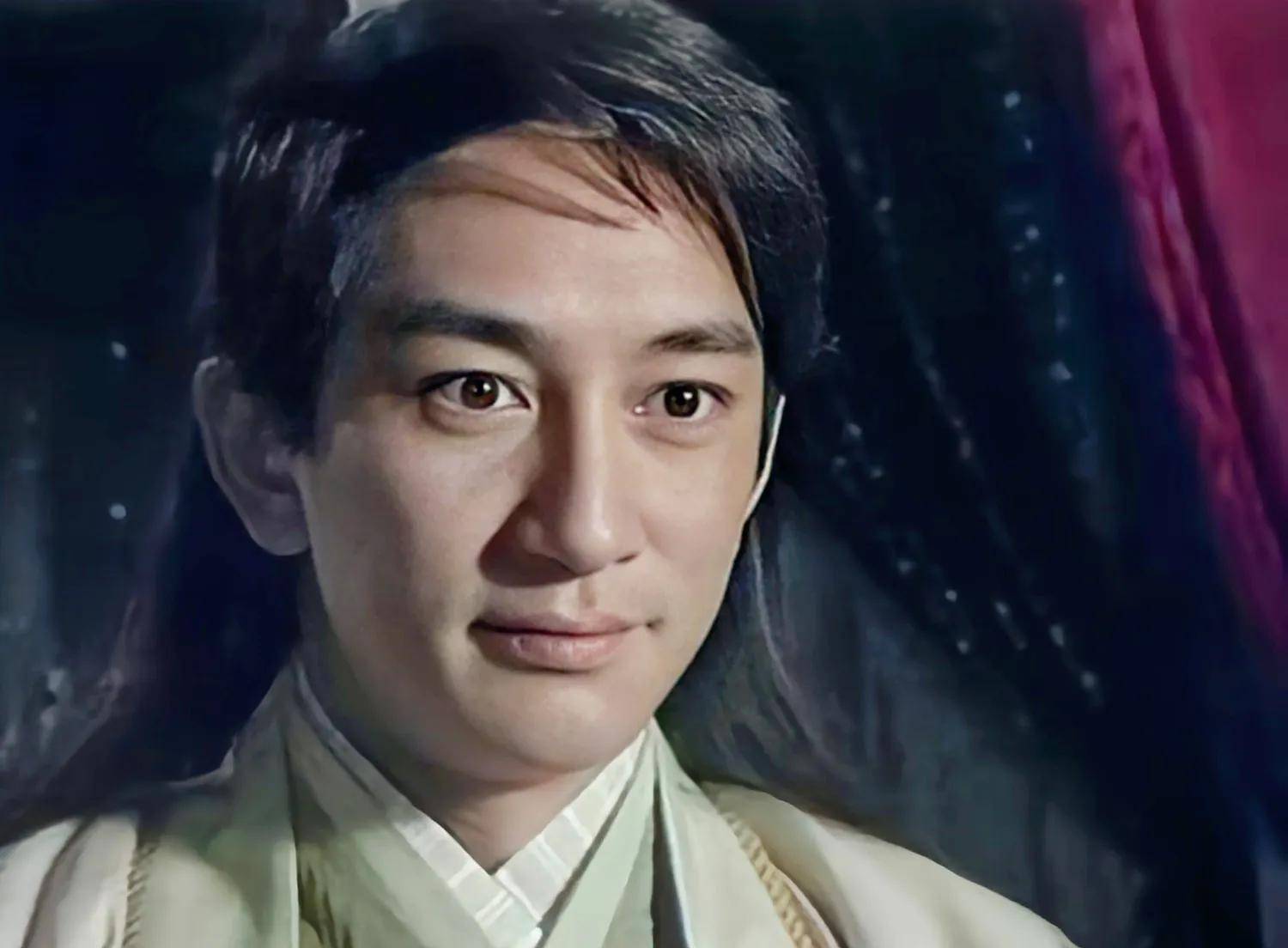 张无忌不要乱演,满脸油腻,以老扮嫩太尴尬,滤镜都拯救不了_剧中_形象