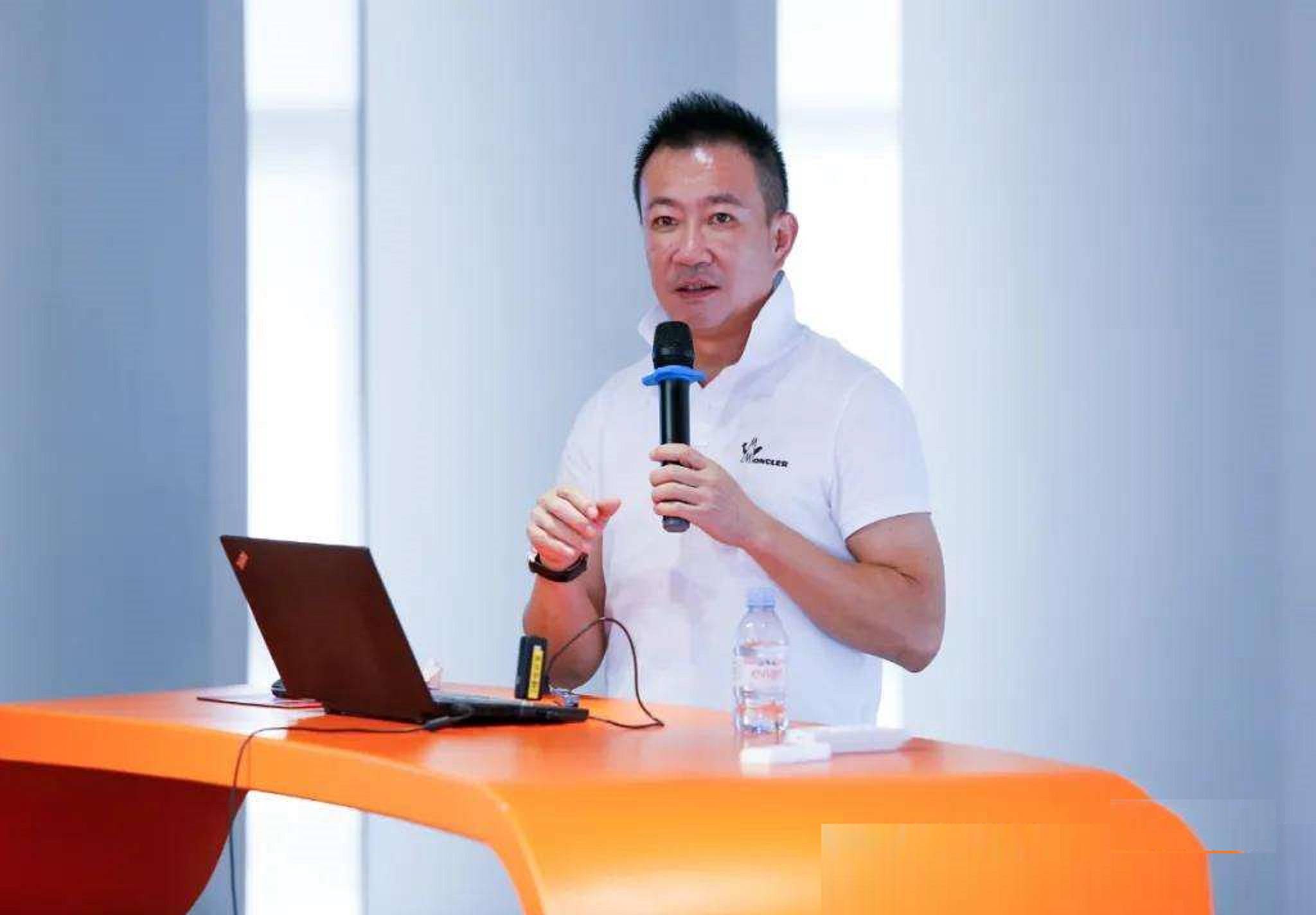 厦门"黑马":20岁白手起家,一手创办nmn概念第一股,市值172亿_江斌