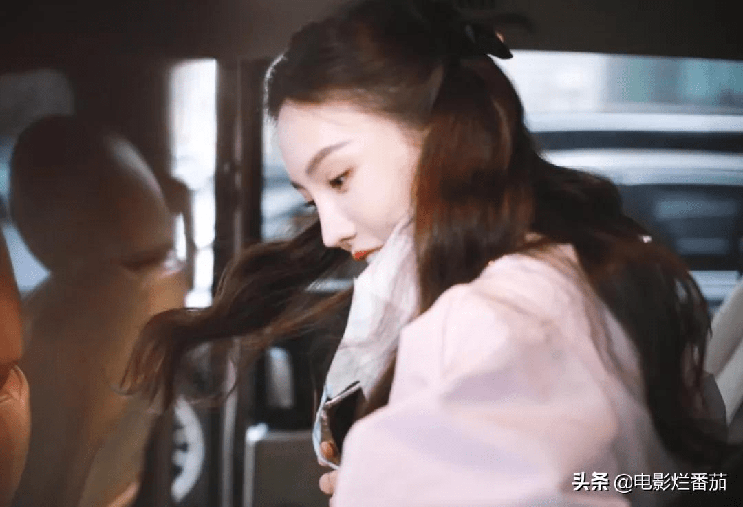 卫衣 元宵晚会彩排:金晨美目顾盼,小撒如邻家哥哥,万茜短发卫衣飒爽