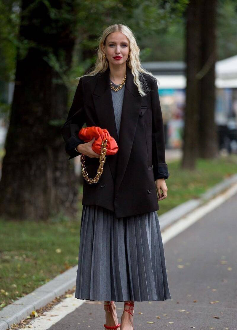 可以将 早春真该准备一条百褶裙,精致百搭还高级,中年也能穿得很美