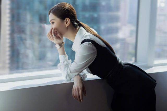 塑造出 刘诗诗早春穿搭大爆火!穿套装高级又不失美感,气质拿捏得太棒了