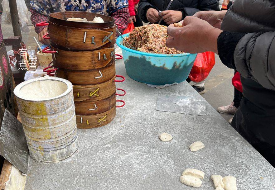 包子|广东大爷卖早餐，只做两样小吃，却火了20年，食客：就认这个味