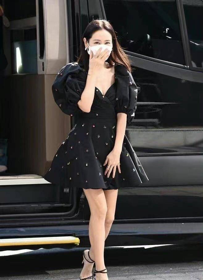 爱珍 孙艺珍结婚后首次公开亮相！颜值跌，穿短裙身材暴瘦好憔悴