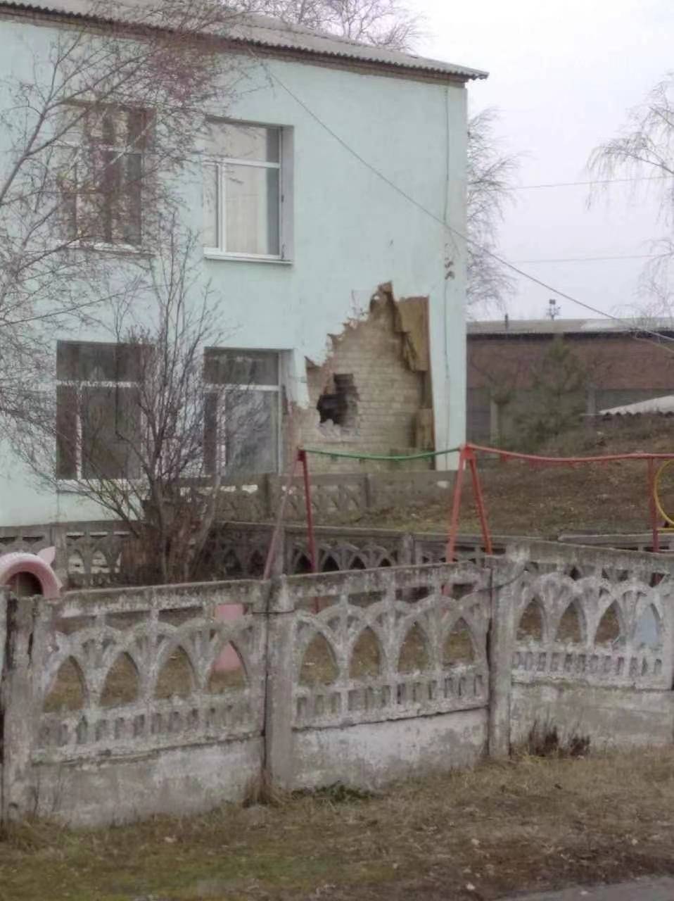 假消息|乌军方称一幼儿园遭乌东部民间武装袭击 乌民间武装回应：“是假消息”
