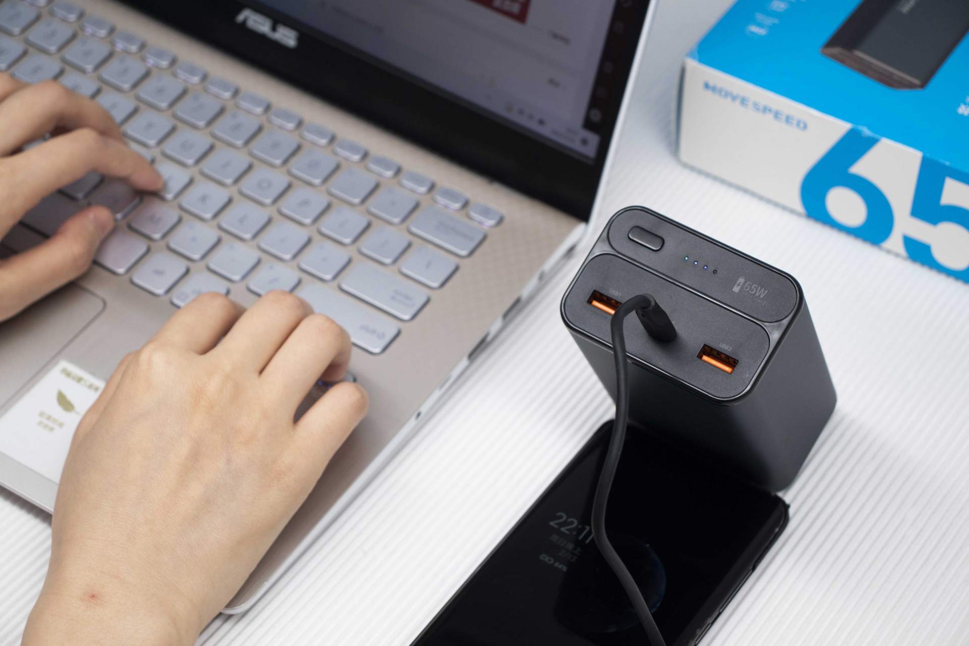 的功率,主要是给笔记本充电为主,而另外的两个usb-a接口支持华为scp