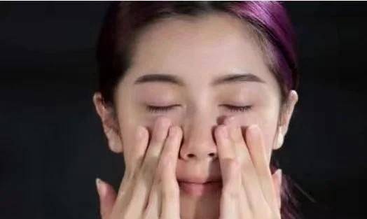 漂亮建议女生，不管多忙最好化“淡妆”，教你简单“4步”易学又漂亮