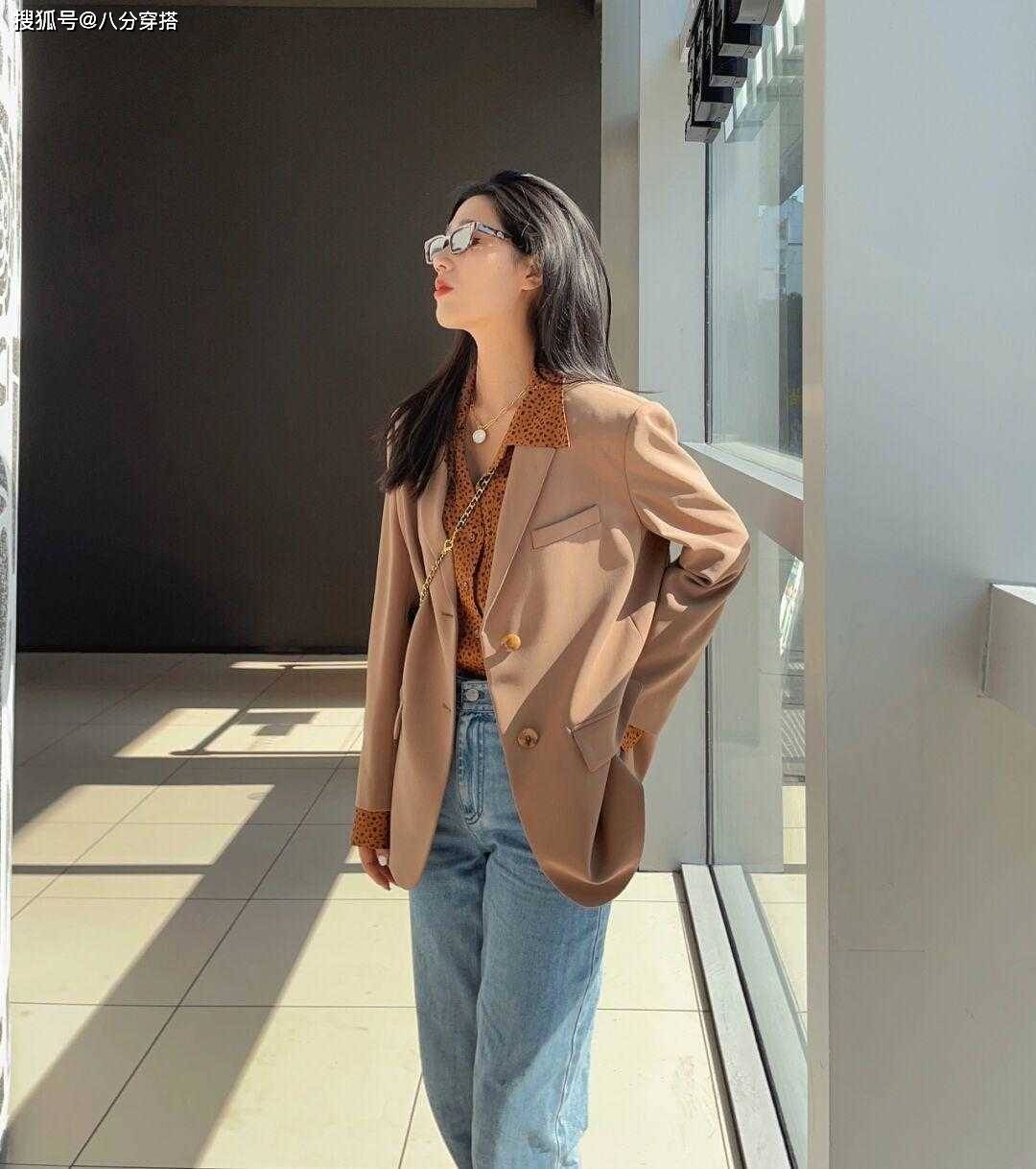 黑色 上衣同色叠搭到底有多美？看完这四套穿搭就懂了，高级优雅