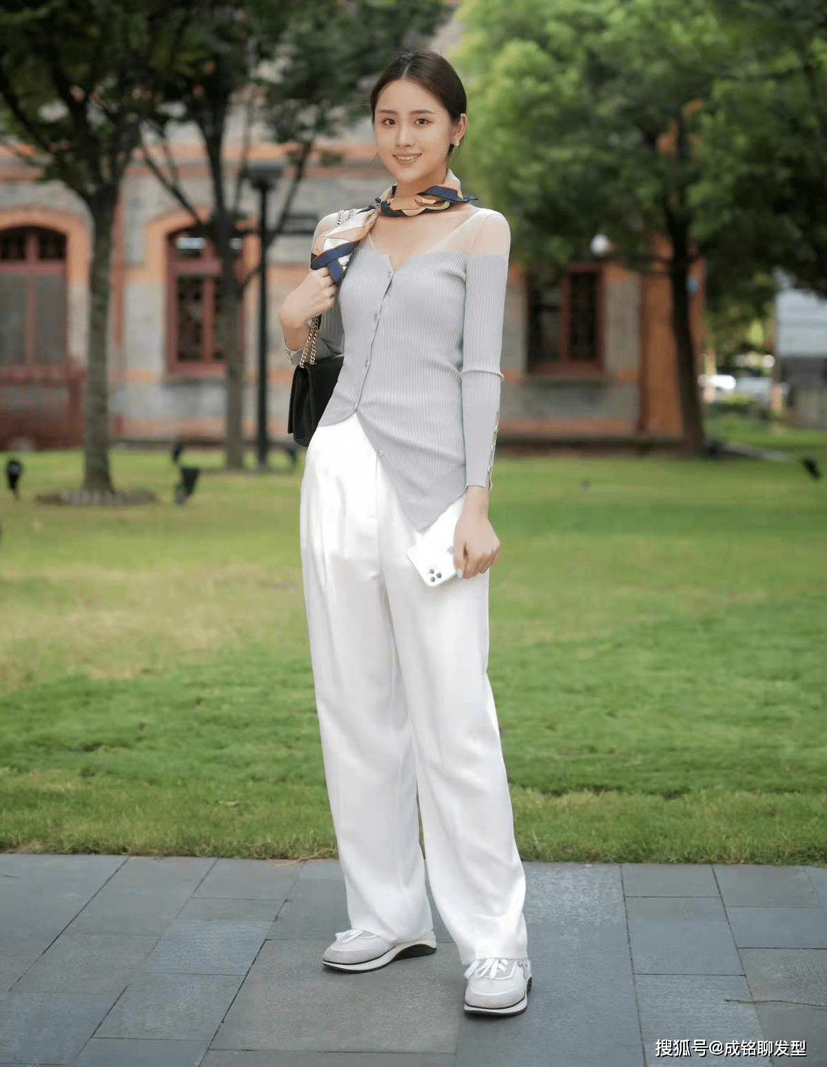 样式 初春穿搭既要保暖又要好看,百搭又实穿的针织衫,舒服大气又温柔