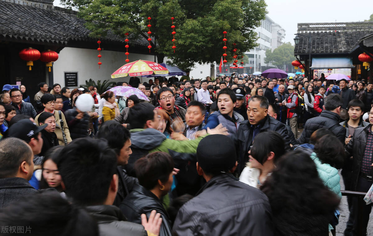 積極參加聚眾鬥毆嚴重擾亂秩序會受到怎樣的處罰