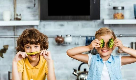 体重|孩子新年吃胖怎么办?父母带着孩子正确减肥,超重没啥好处