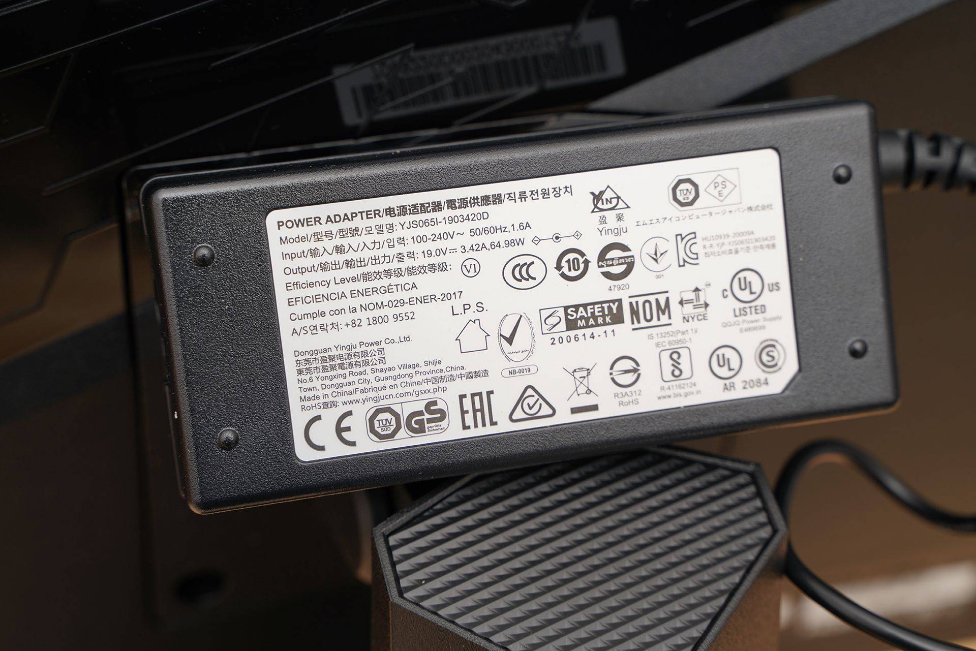 妥妥的游戏外挂 微星MAG274QRF-QD电竞显示器开箱体验