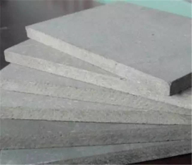 常见的复合阻燃板材有水泥刨花板,石膏刨花板,木材—岩棉复合板和木材