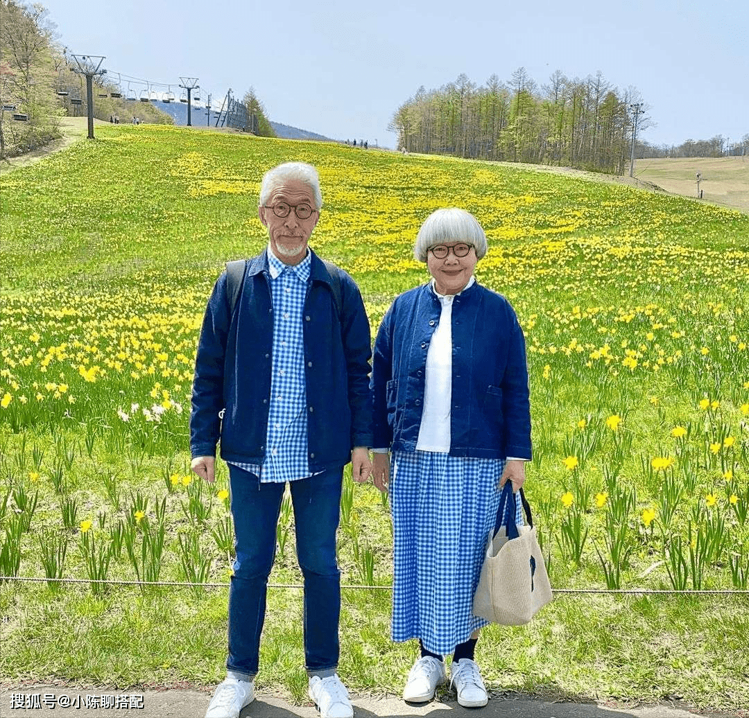 服装 老年人就该穿大红大绿，学学这位60岁奶奶，显年轻的秘诀都在这里