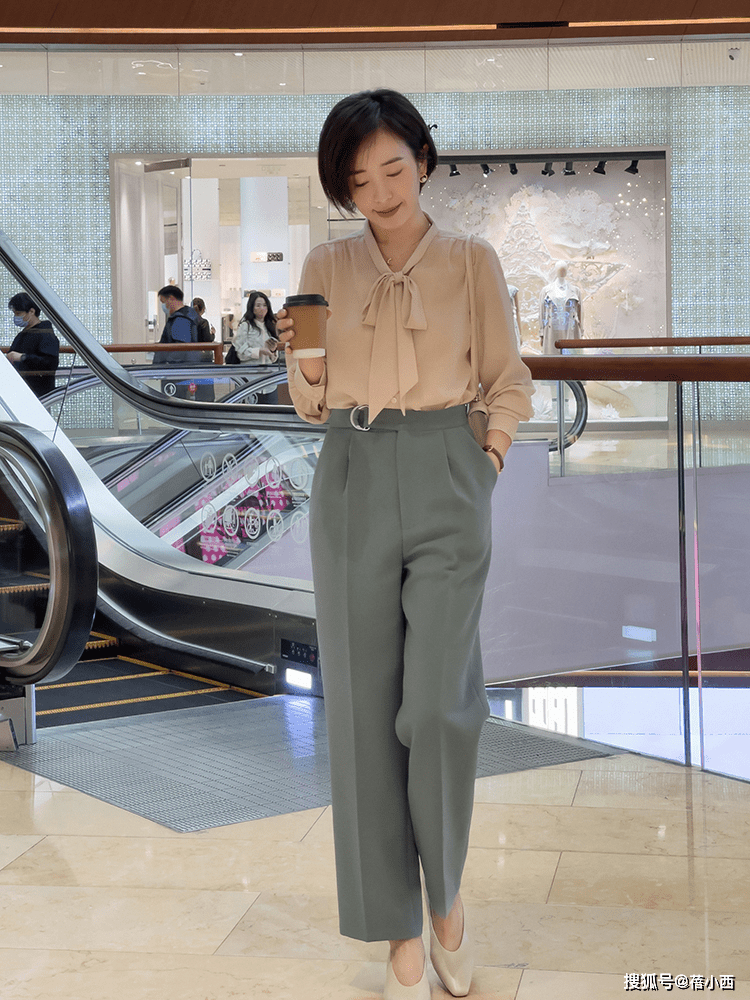 黑色 春季还是穿“衬衫”最高级,搭配半身裙、牛仔裤、阔腿裤,好洋气