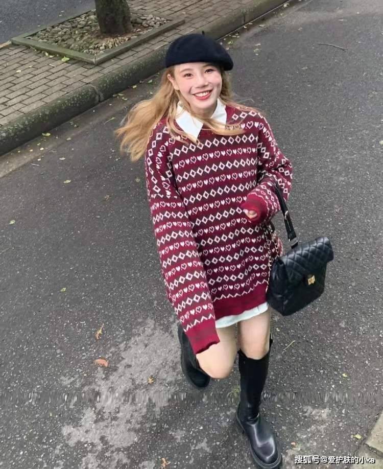 整体 天气冷也可以“辣妹穿搭”，不需要露，一件毛衣就搞定