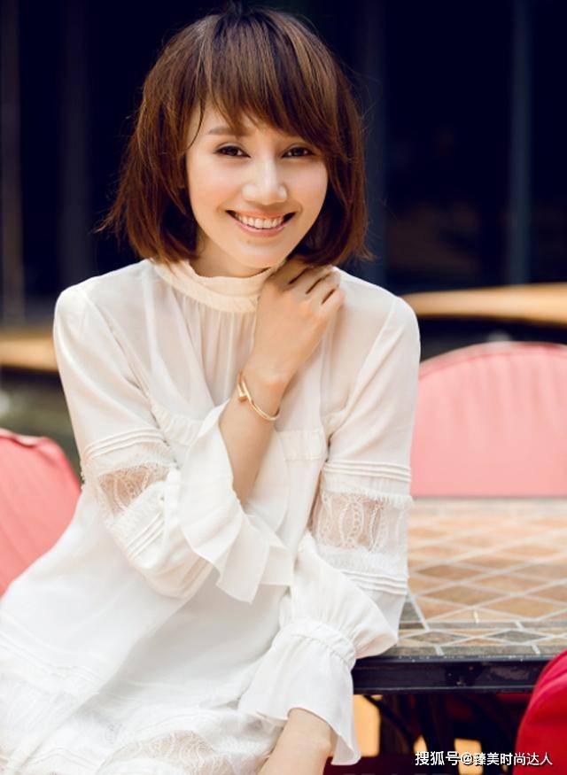 帆布鞋女人40岁过后，不想被贴“中年妇女”标签，试试袁泉的4点冻龄法