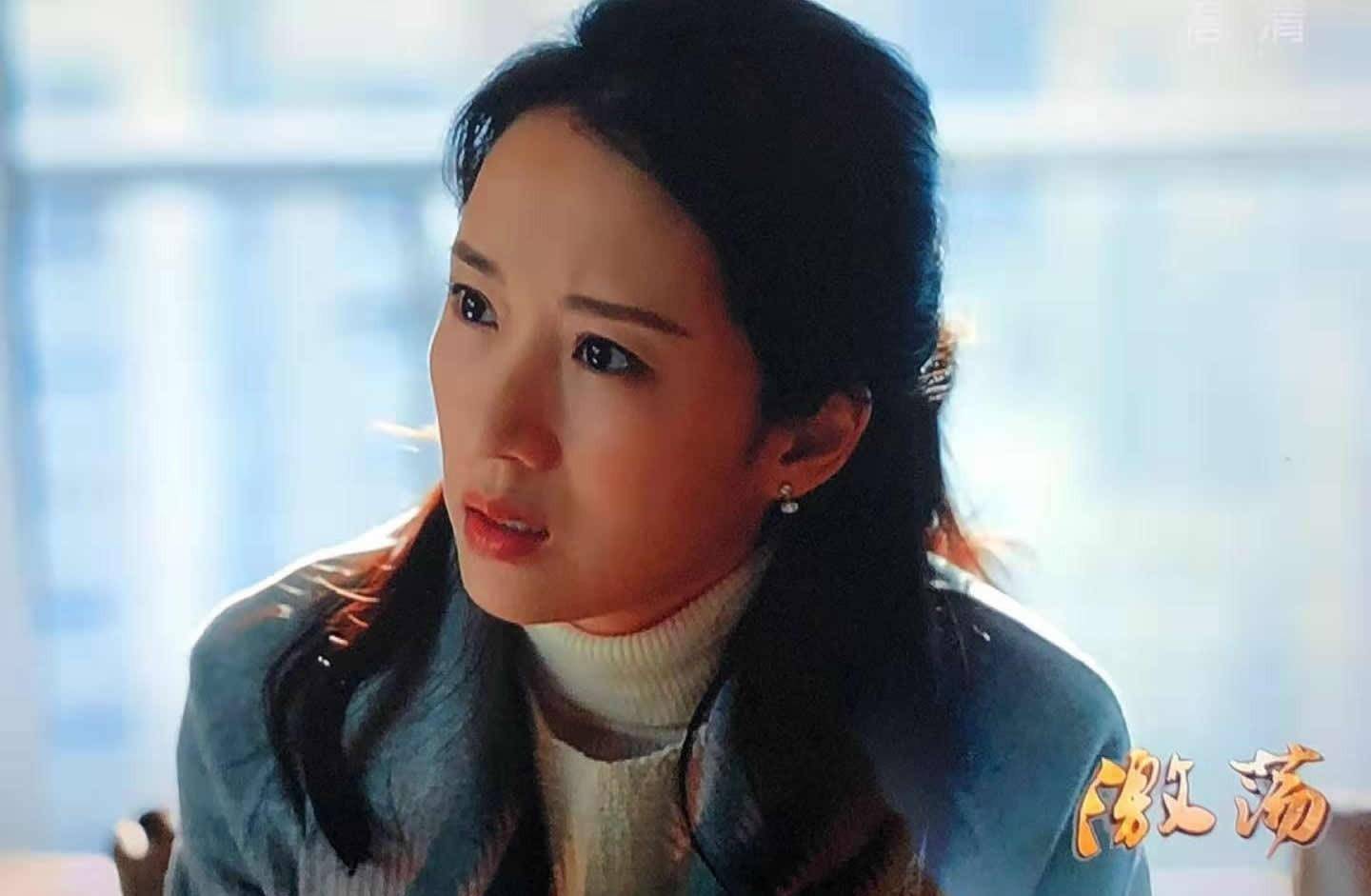 角色34岁李念“少女感十足”,粉嫩裙装演绎人面桃花，百变造型随意切换