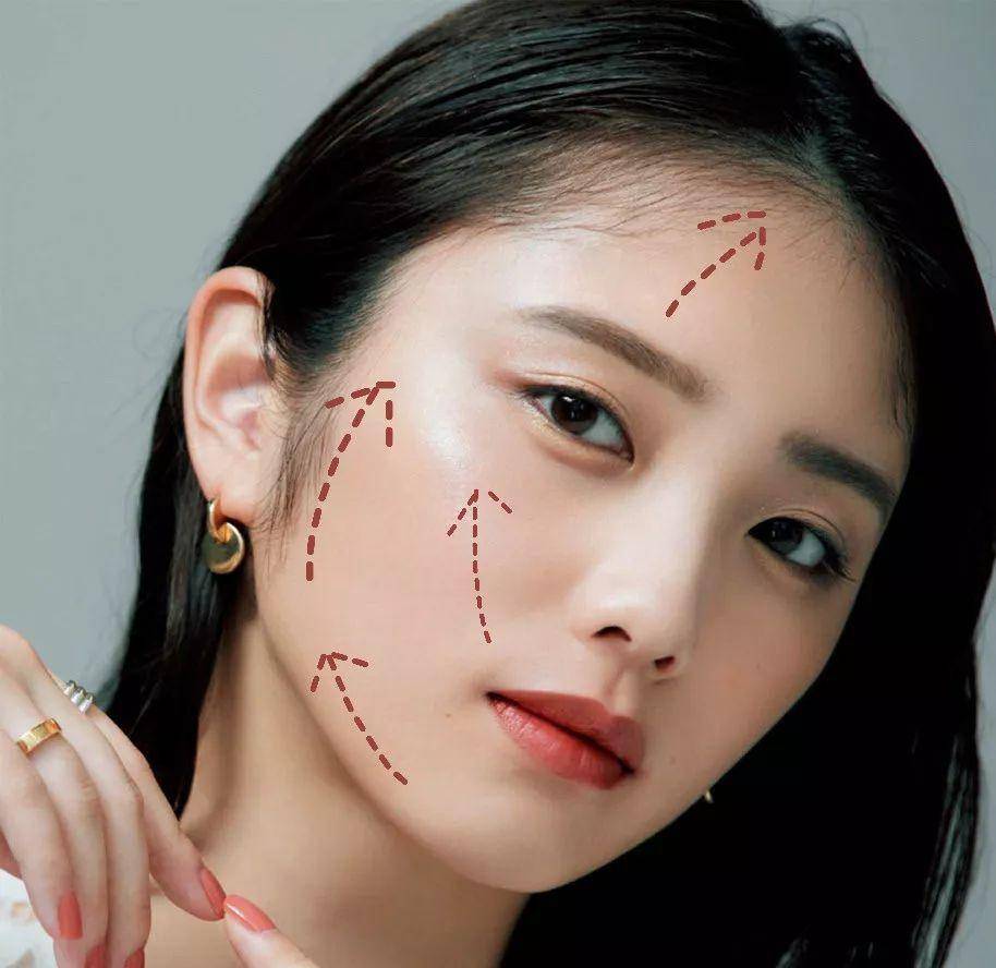 变形十级美颜修图到脸变形，都没救回杨幂的“奶奶脸”