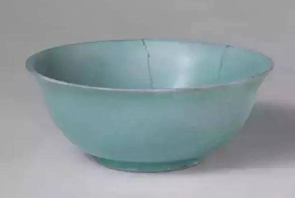 逸美术馆| 典雅含蓄-宋汝窑天青釉刻划龙纹梅瓶图像研析_搜狐网