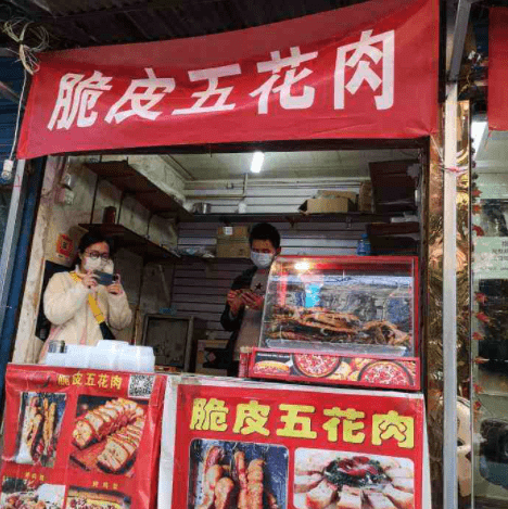 巅峰|网红小吃层出不穷，脆皮五花肉开店即巅峰，排长队只为吃一根麻花