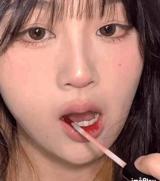 方法为什么现在很多女生不化妆只涂口红？