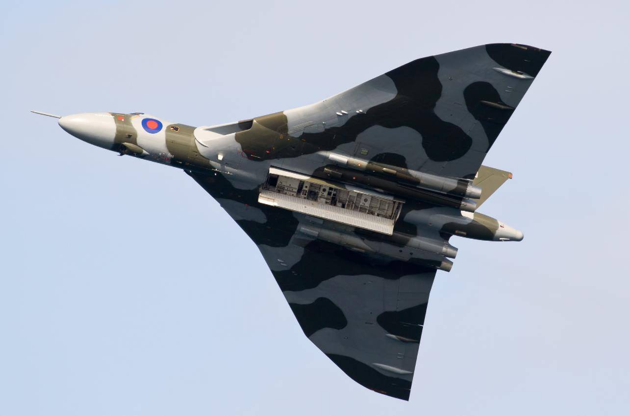 原创英国火神轰炸机性能十分出众不过却惨遭退役