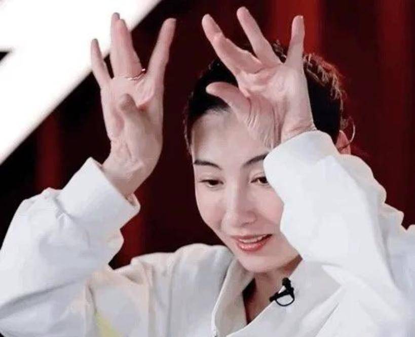 喜剧|《浪姐2》排练太搞笑，8大喜剧人集结，那英成雕像，贾青拜早年？