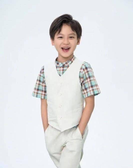 原创田亮晒生日现场照为小亮仔庆生不见森碟身影玩游戏输给儿子