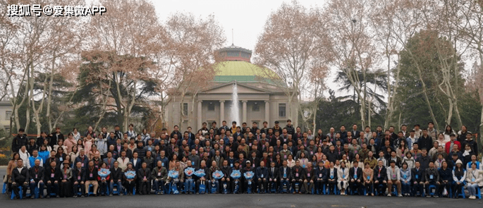 老兵戴辉 世界通信和芯片发展和东大校友真有 一腿 香港 话机 电子