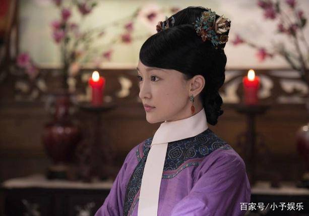 生活45岁周迅素颜近照终于崩了！少女感彻底消失，穿搭被嘲像小老太太