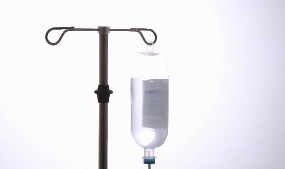 尿酸|五个痛风就有一个尿酸性肾结石，肾石病是高尿酸血症引起的吗？