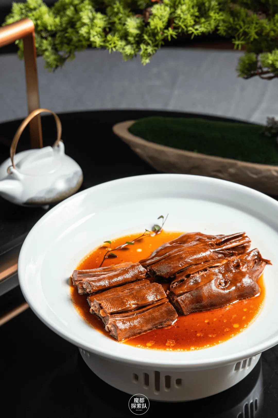 要说鹅头值得品尝的部位非带有胶质啫喱口感的肉瘤莫